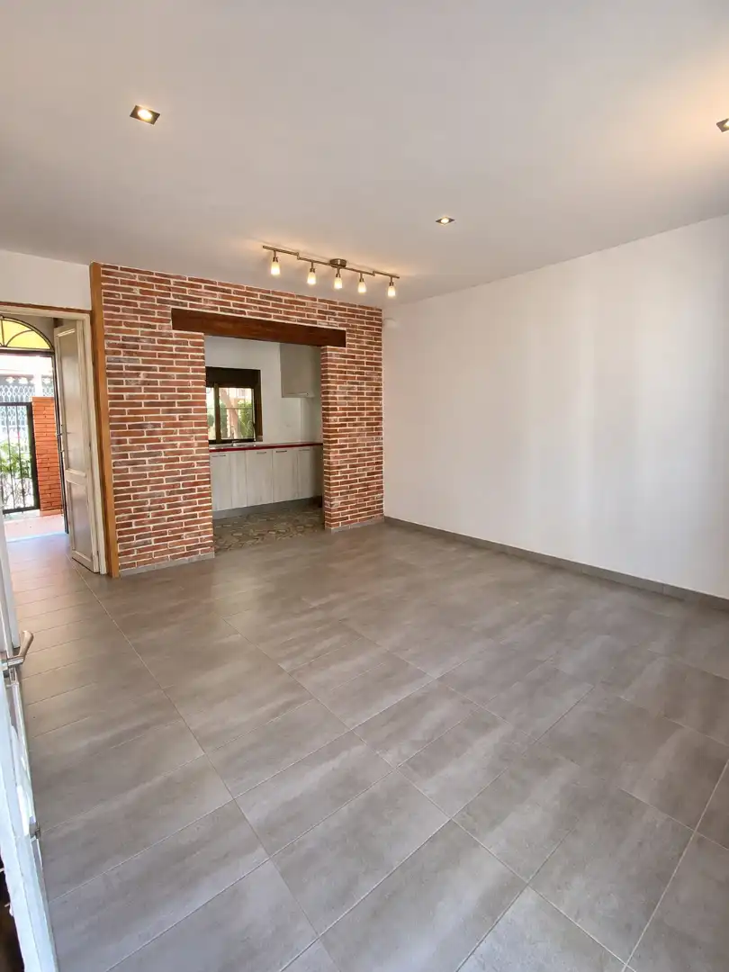 Casa adosada en venta en Nou Barris