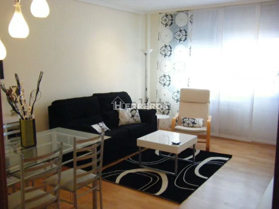 Living room of Apartment for sale in Lardero  with Air Conditioner, Heating and Parquet flooring