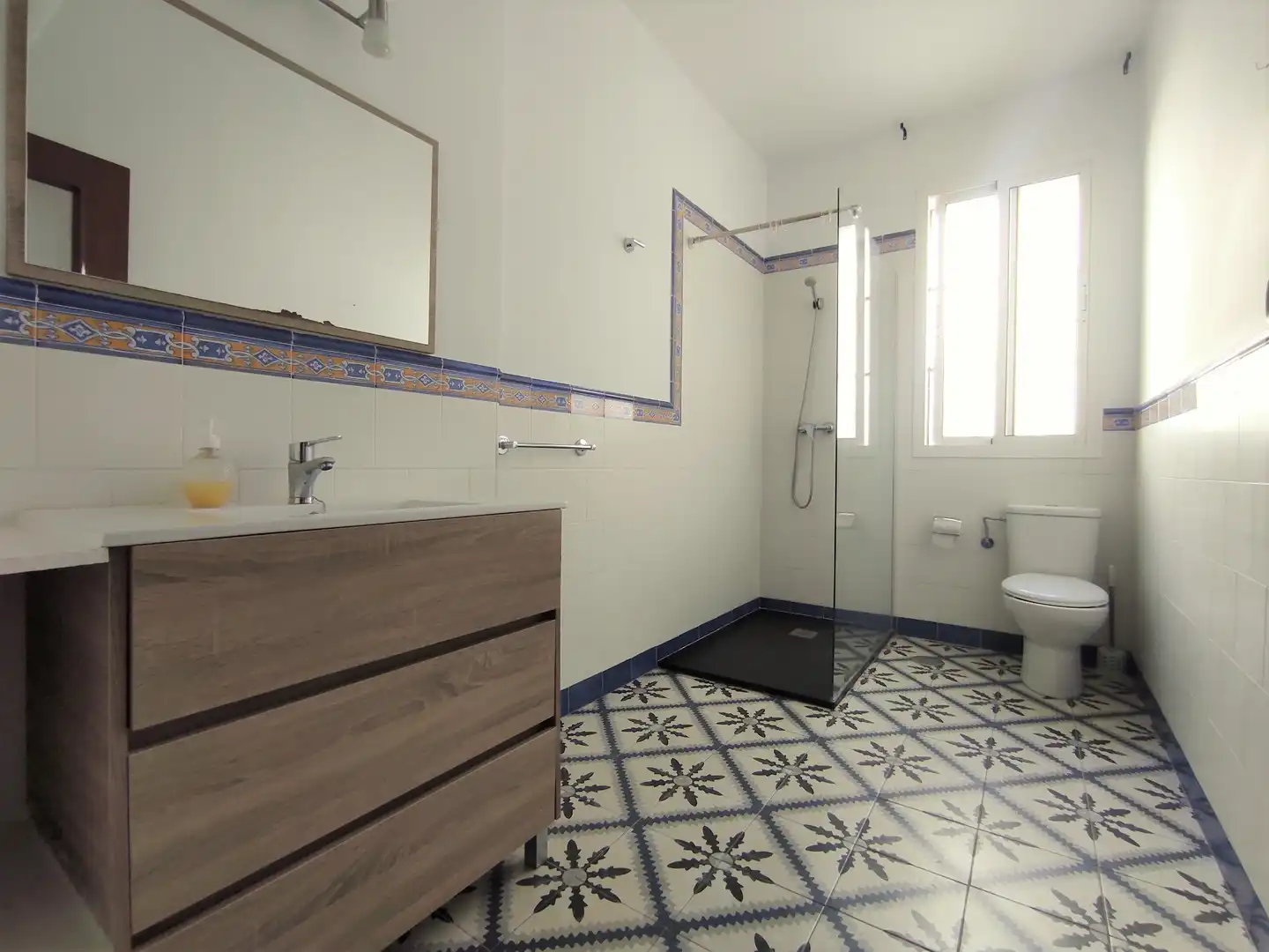 Bathroom of Flat for sale in Alcalá de Guadaira  with Terrace and Internet