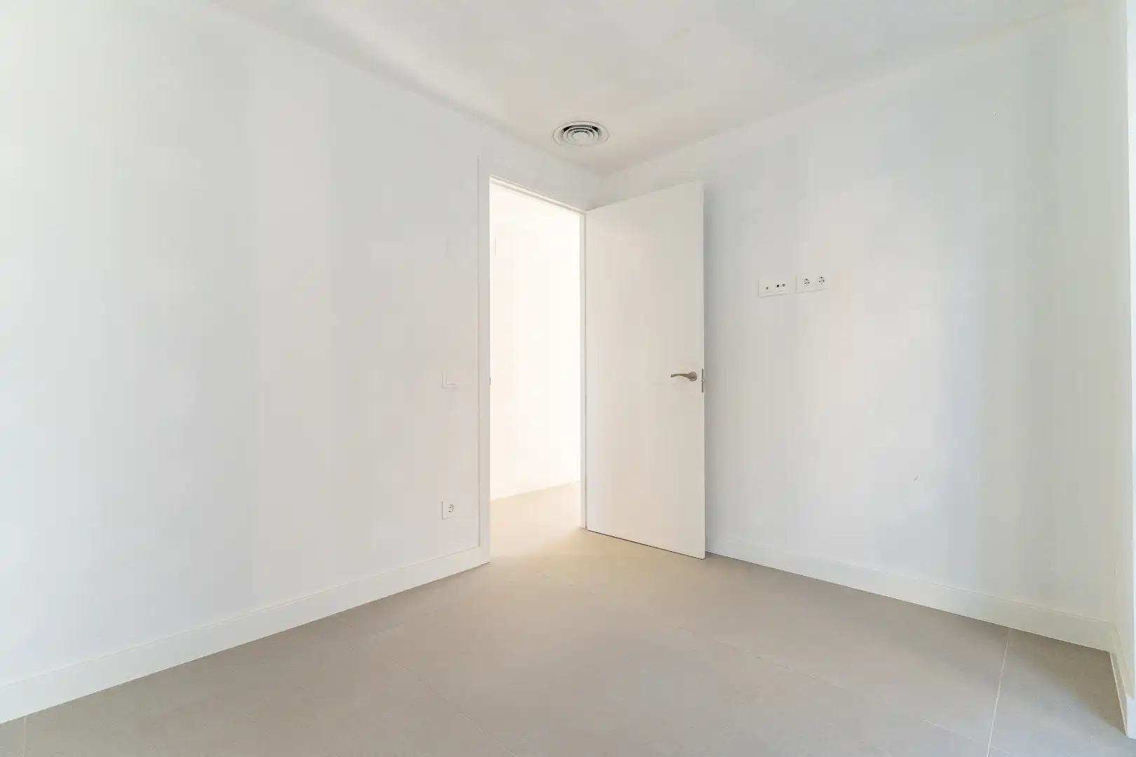 Casa adosada en venta en Cambrils con Jardín privado, Piscina y Domótica
