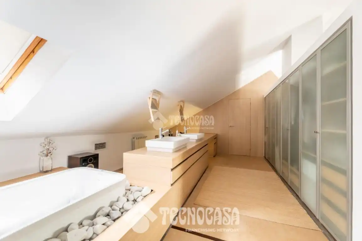Bathroom of Flat for sale in Las Rozas de Madrid  with Storage room and Community pool