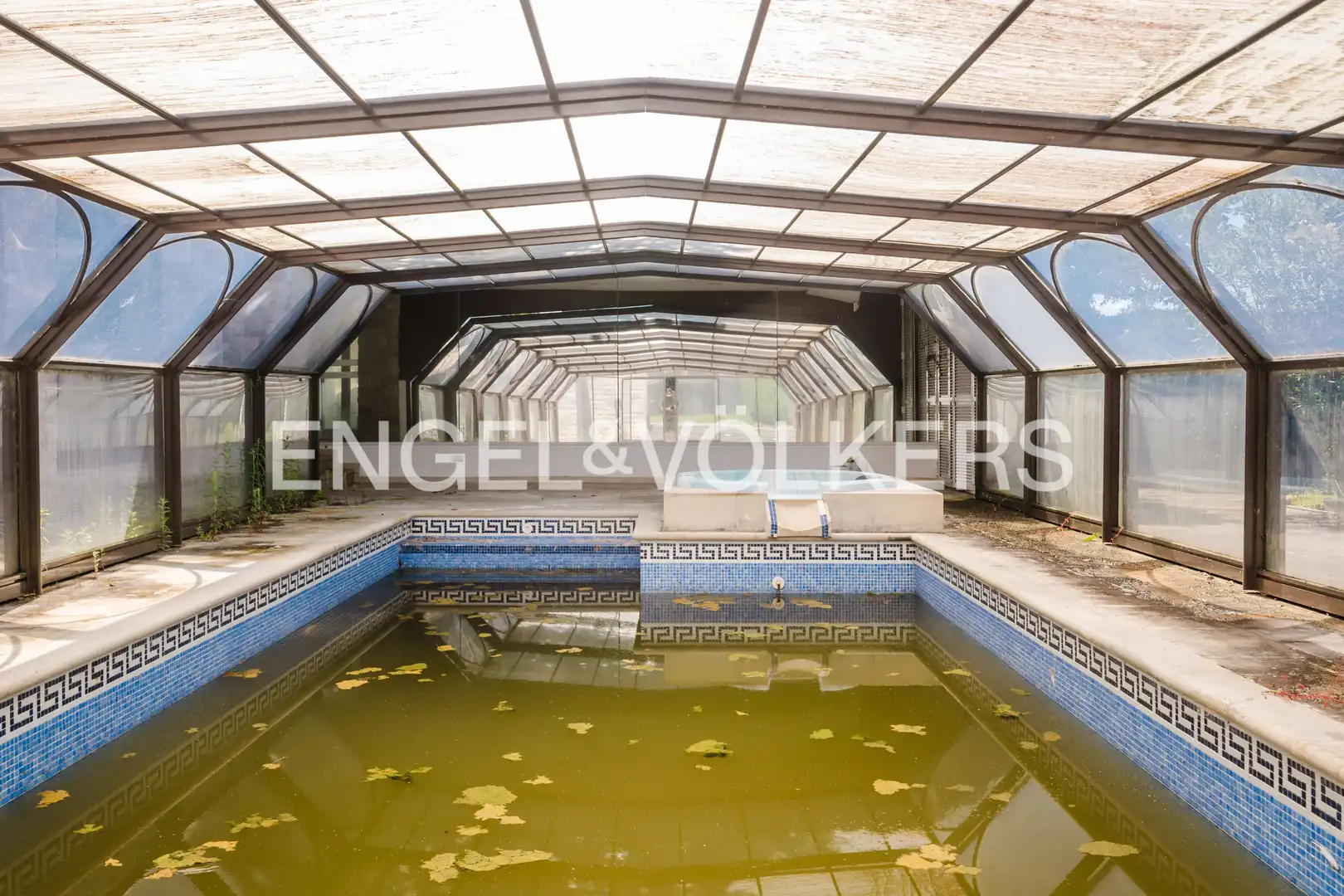 Piscina de Finca rústica en venta en Hendaye con Aire acondicionado, Calefacción y Jardín privado