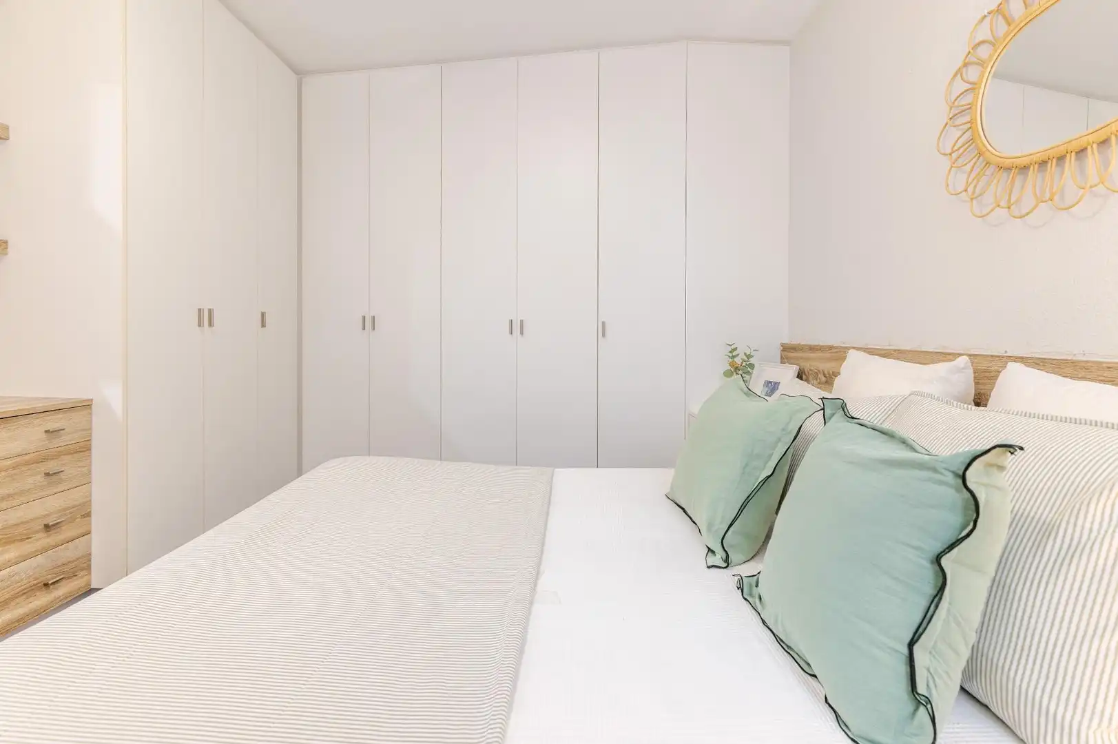 Bedroom of Flat for sale in Paterna  with Air Conditioner, Heating and Balcony