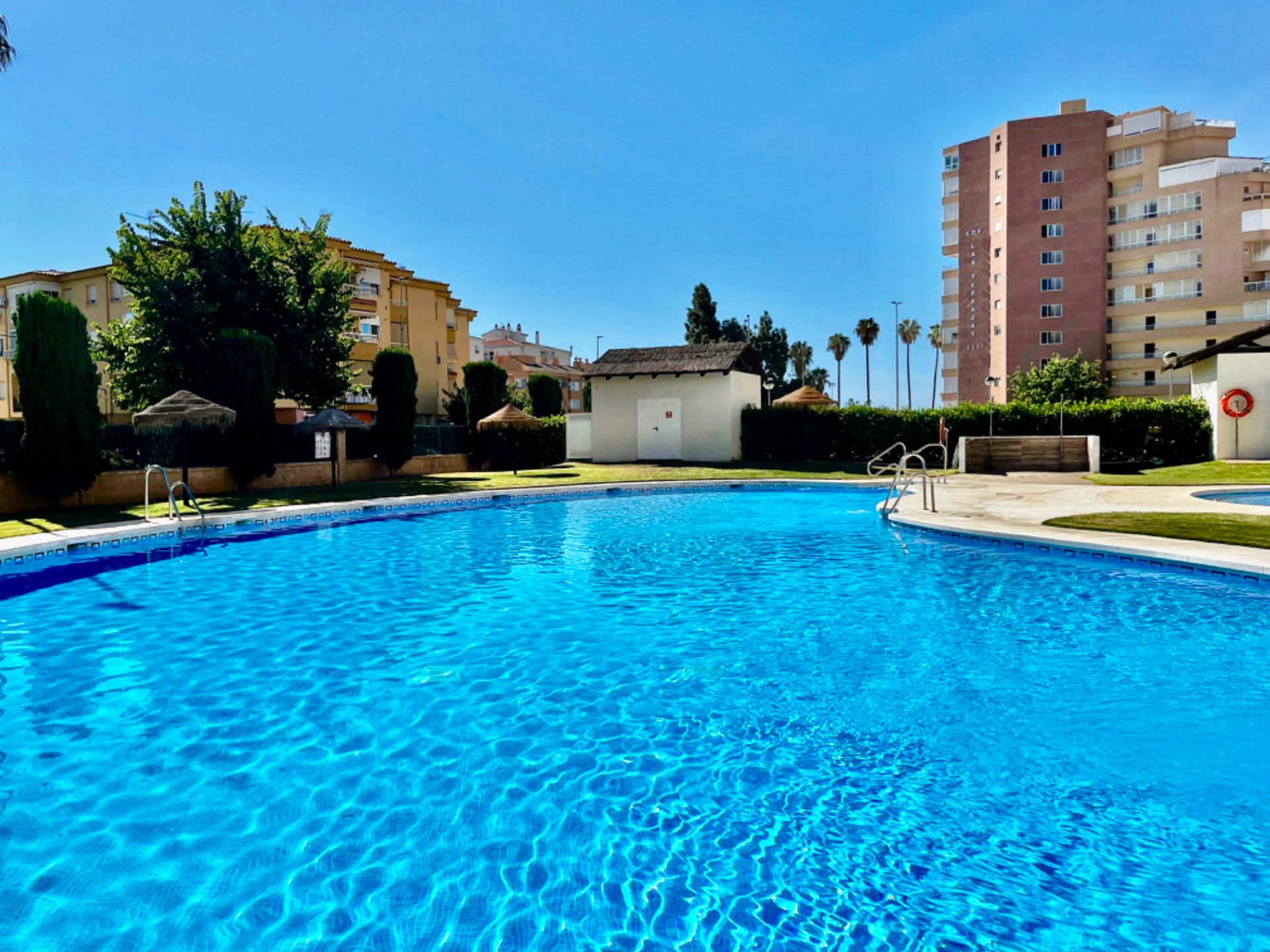 Piscina de Pis en venda en Vélez-Málaga amb Aire condicionat, Terrassa i Moblat