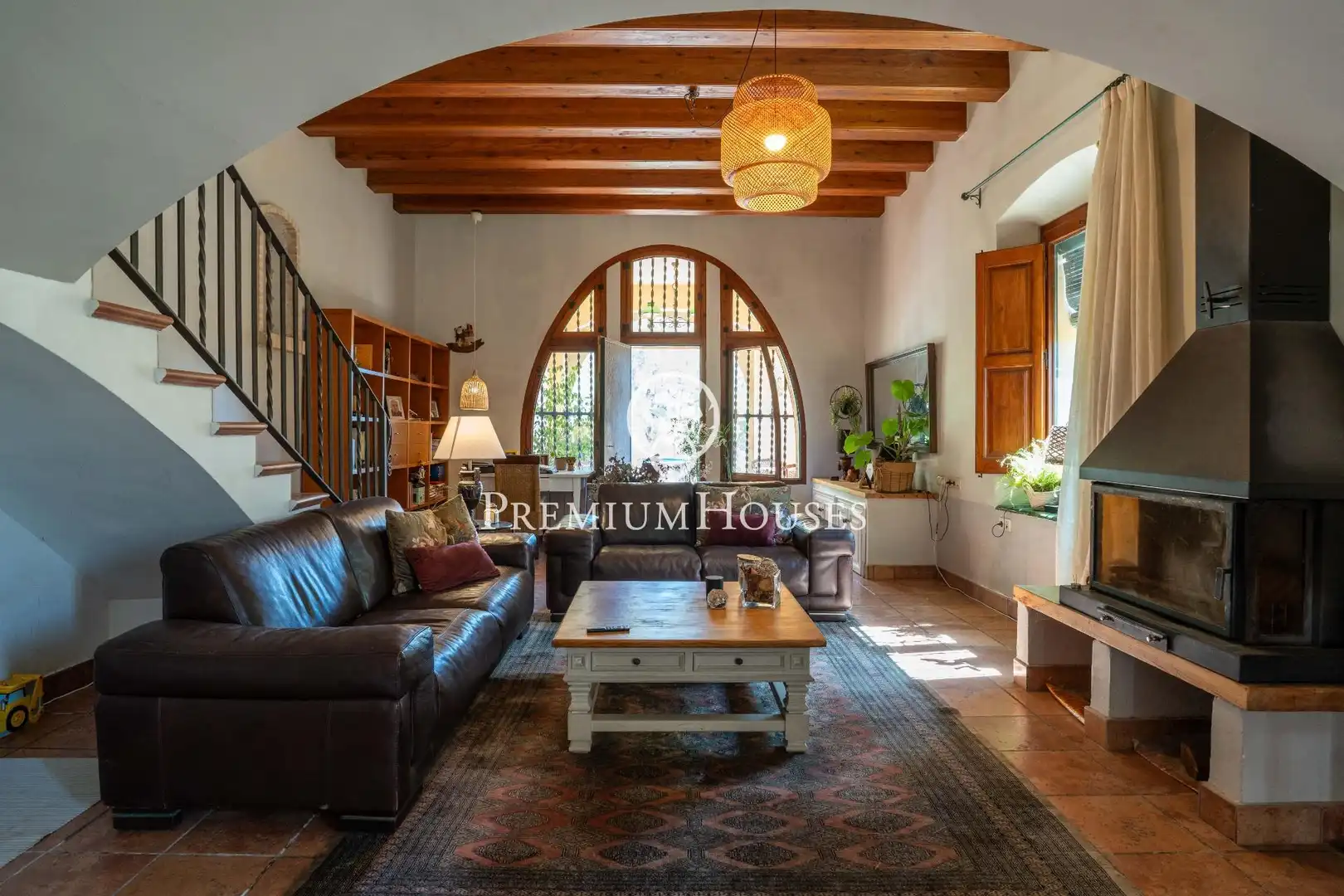 Sala d'estar de Finca rústica en venda en Sant Pere de Ribes amb Calefacció i Jardí privat