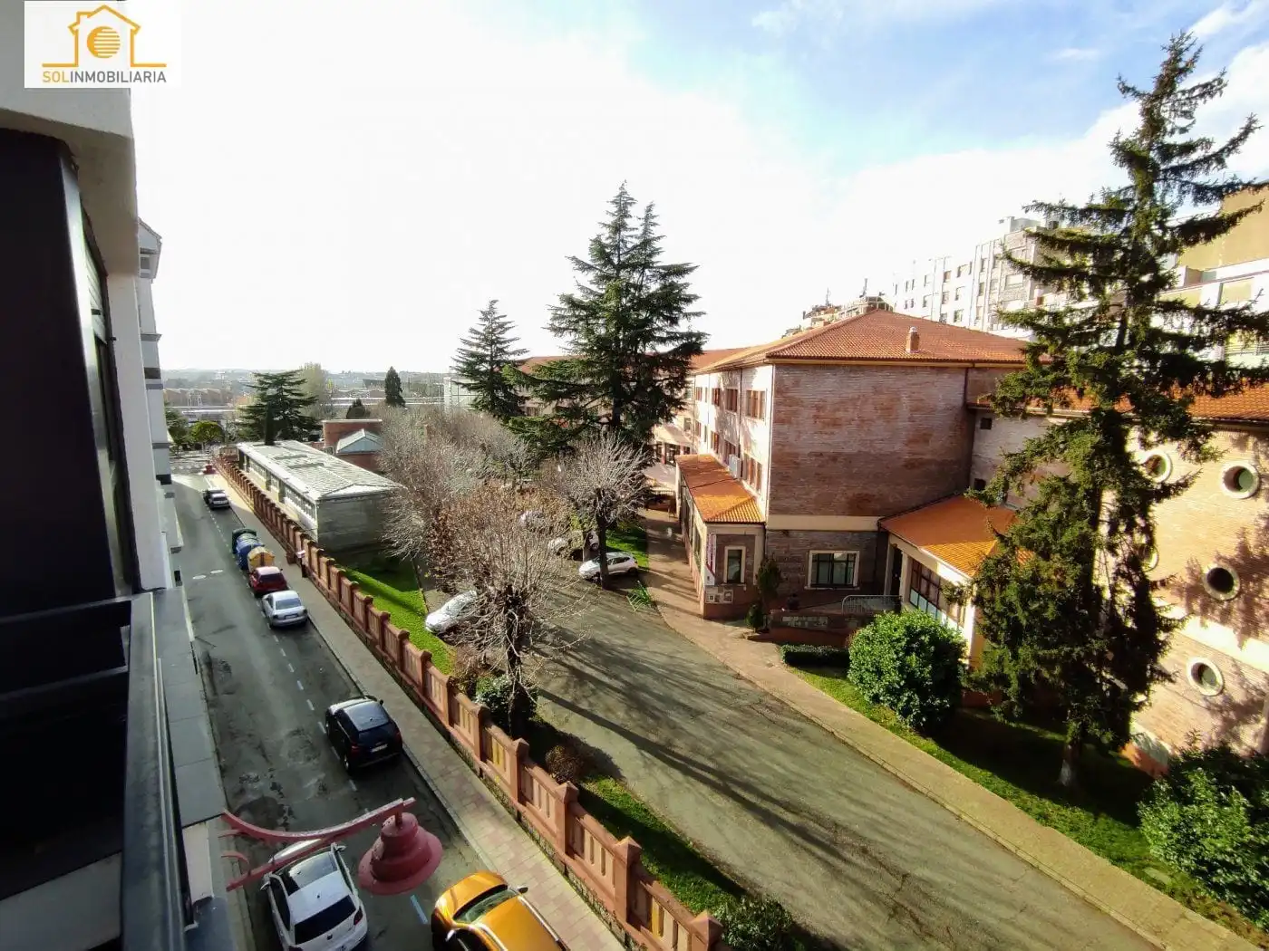Vista exterior de Piso en venta en León Capital  con Calefacción, Amueblado y TV