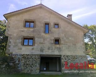 Vista exterior de Casa o xalet en venda en Campoo de Yuso amb Balcó