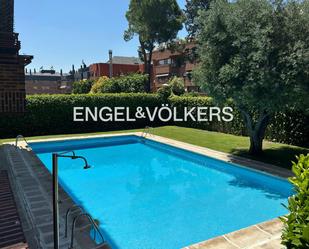 Swimming pool of Apartment for sale in  Madrid Capital  with Air Conditioner and Swimming Pool