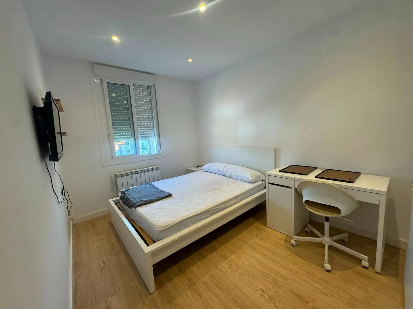 Habitación de Piso de alquiler en Ourense Capital  con Calefacción, Amueblado y Balcón