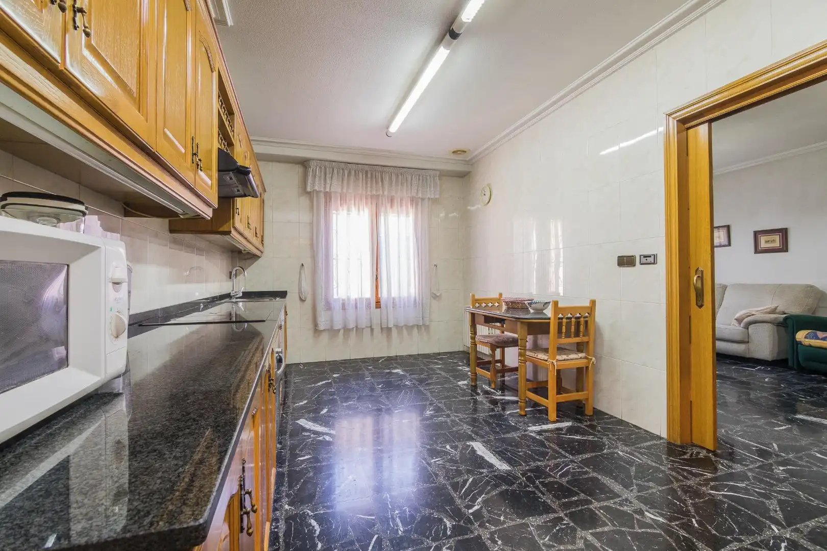 Cuina de Casa o xalet en venda en Elche / Elx amb Jardí privat, Terrassa i Piscina