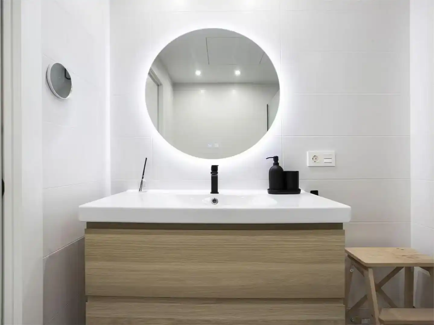 Bathroom of Study for rent in Torremolinos  with Air Conditioner, Swimming Pool and Balcony