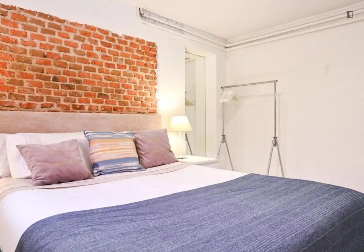 Dormitori de Apartament de lloguer en Madrid amb Calefacció, Moblat i Forn