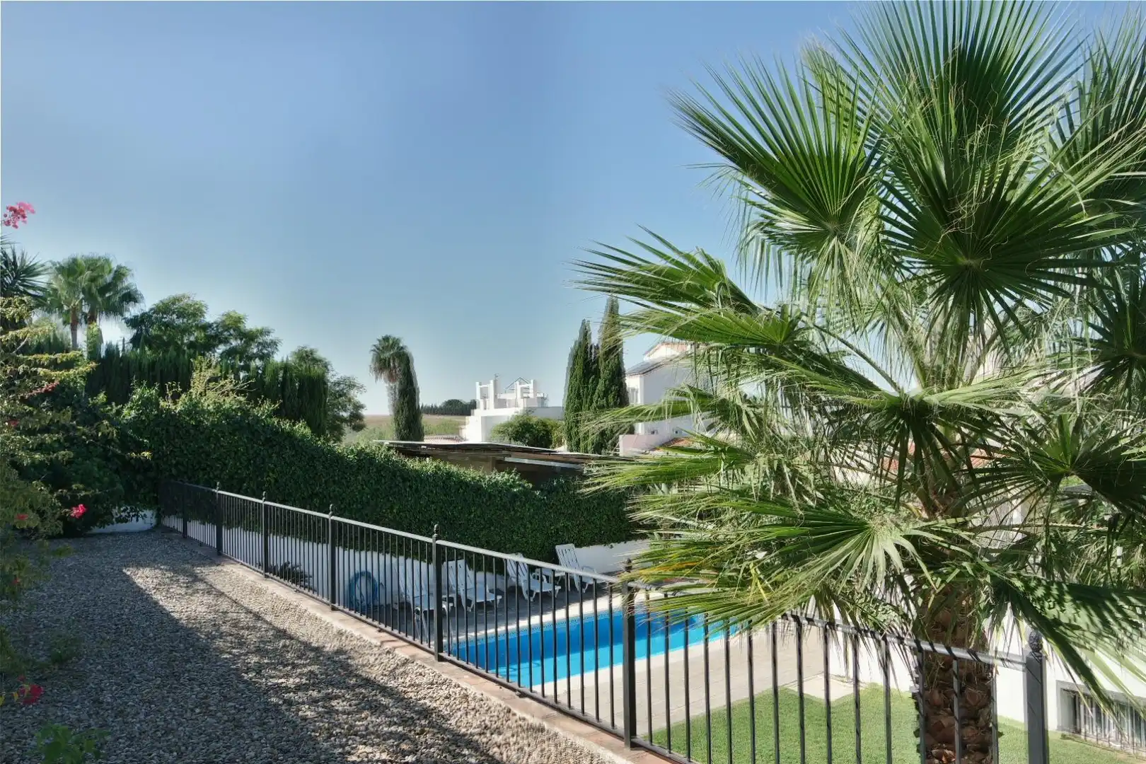 Schwimmbecken von Haus zum Verkauf in Sanlúcar de Barrameda mit Klimaanlage, Heizung und Privatgarten