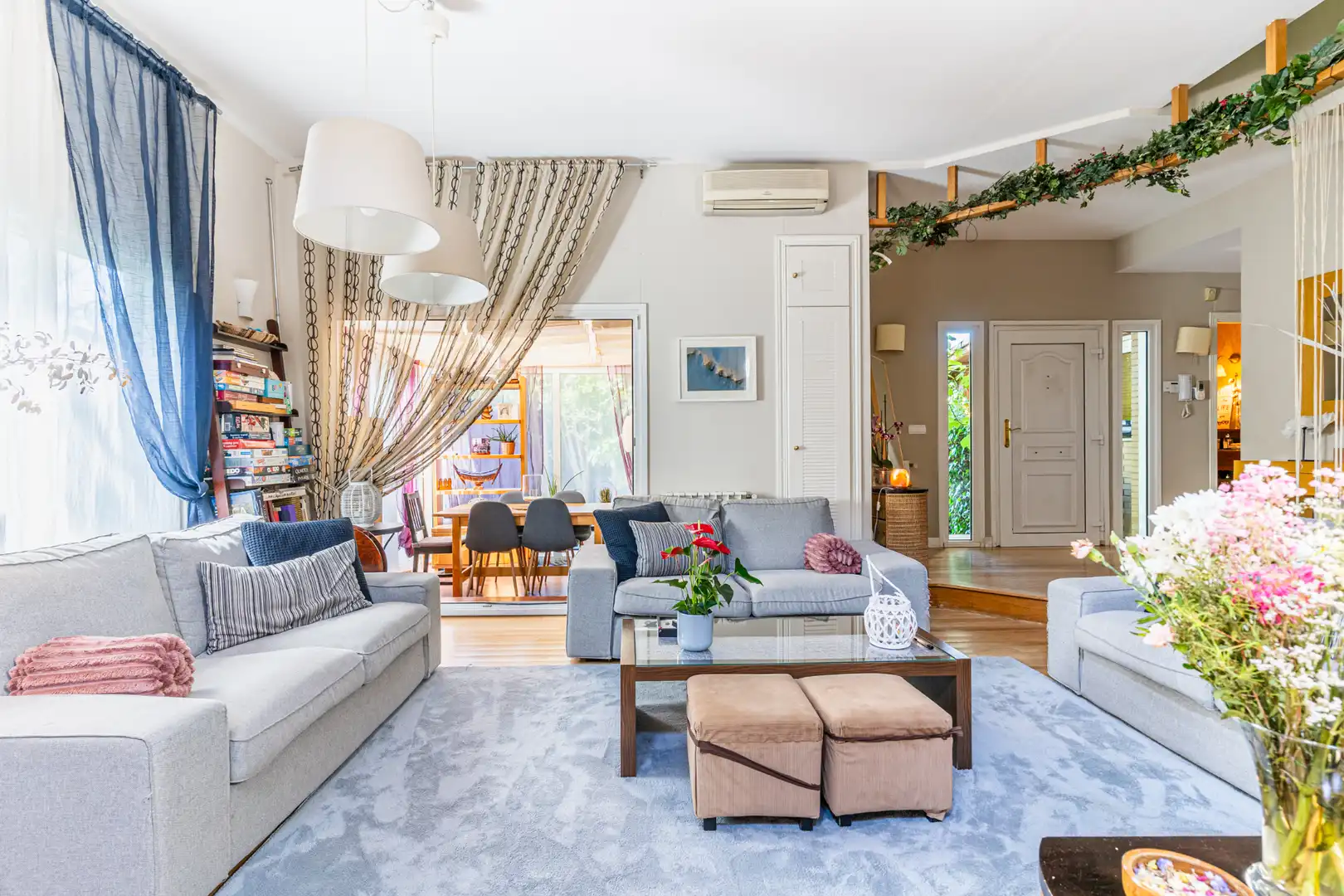 Sala d'estar de Casa o xalet en venda en Las Rozas de Madrid amb Aire condicionat, Calefacció i Jardí privat