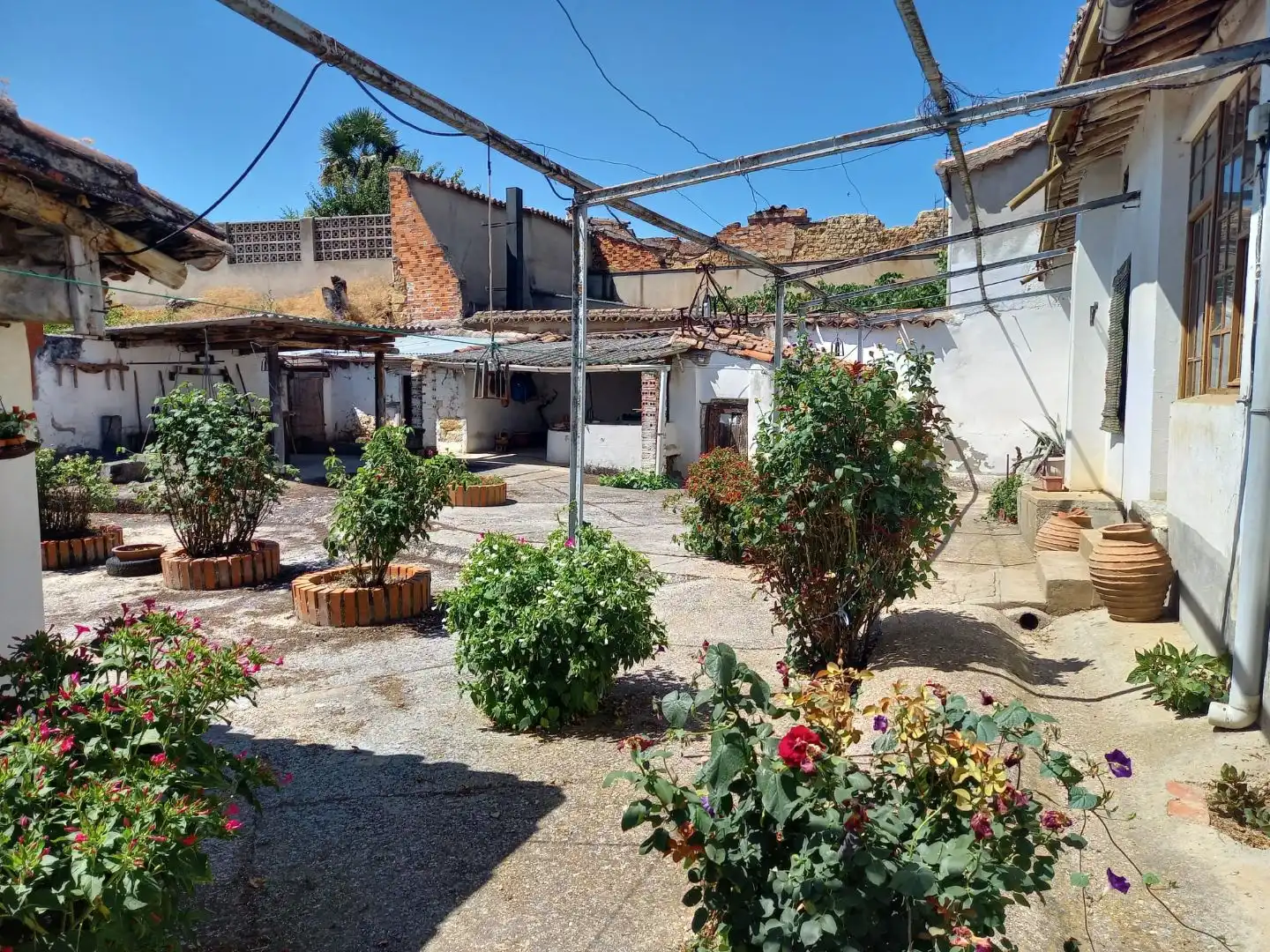 Casa rústica amb jardí en venda a Calle Villar 8