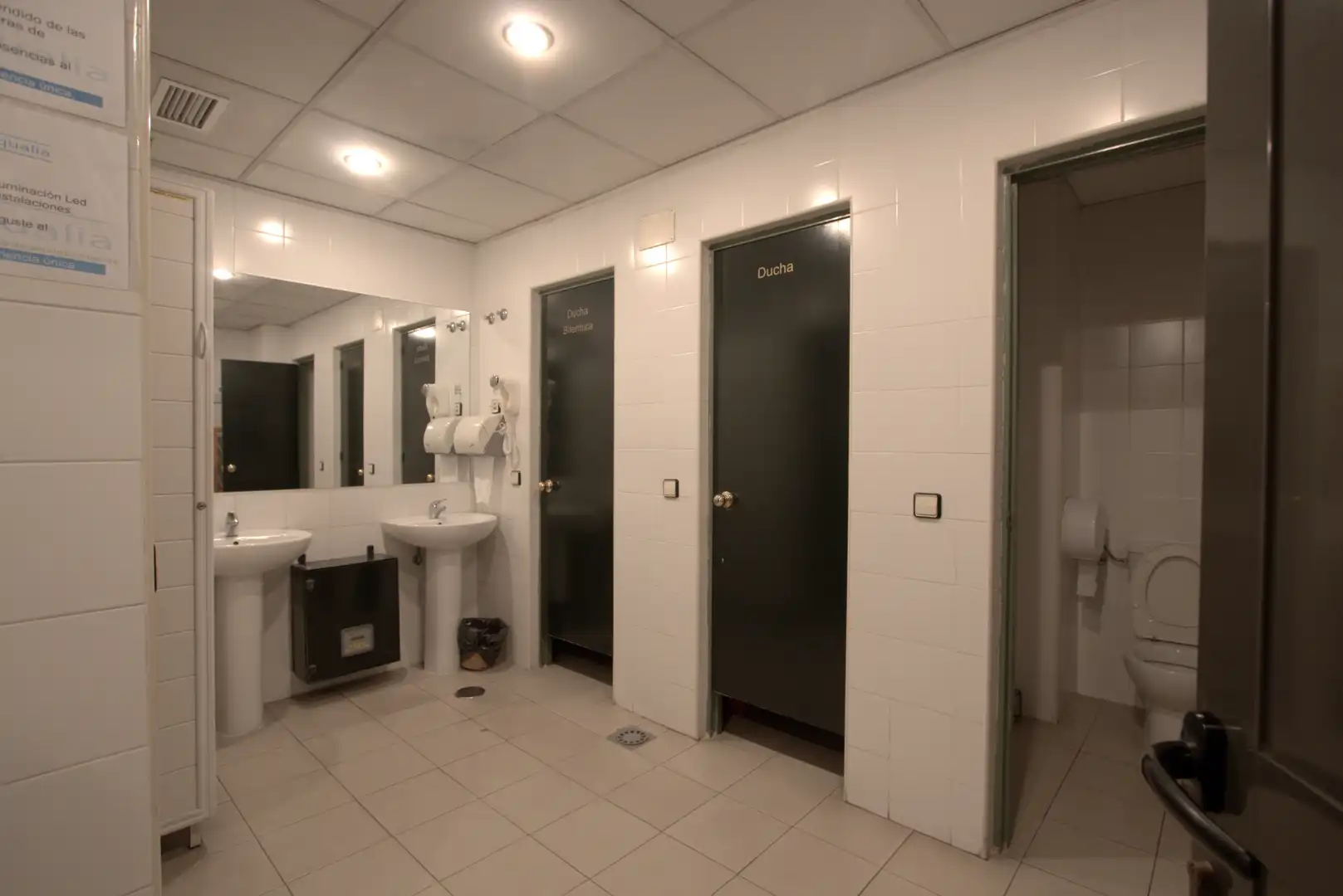 Bathroom of Flat for rent in Madrid  with Air Conditioner, Private garden and Storage room