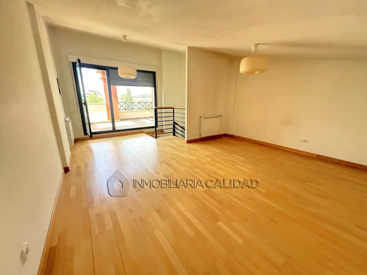 Sala d'estar de Casa o xalet en venda en Burgos amb Calefacció, Terrassa i Traster
