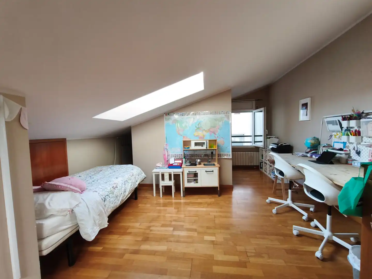 Habitación de Dúplex en venta en Girona con Aire acondicionado, Calefacción y Parquet
