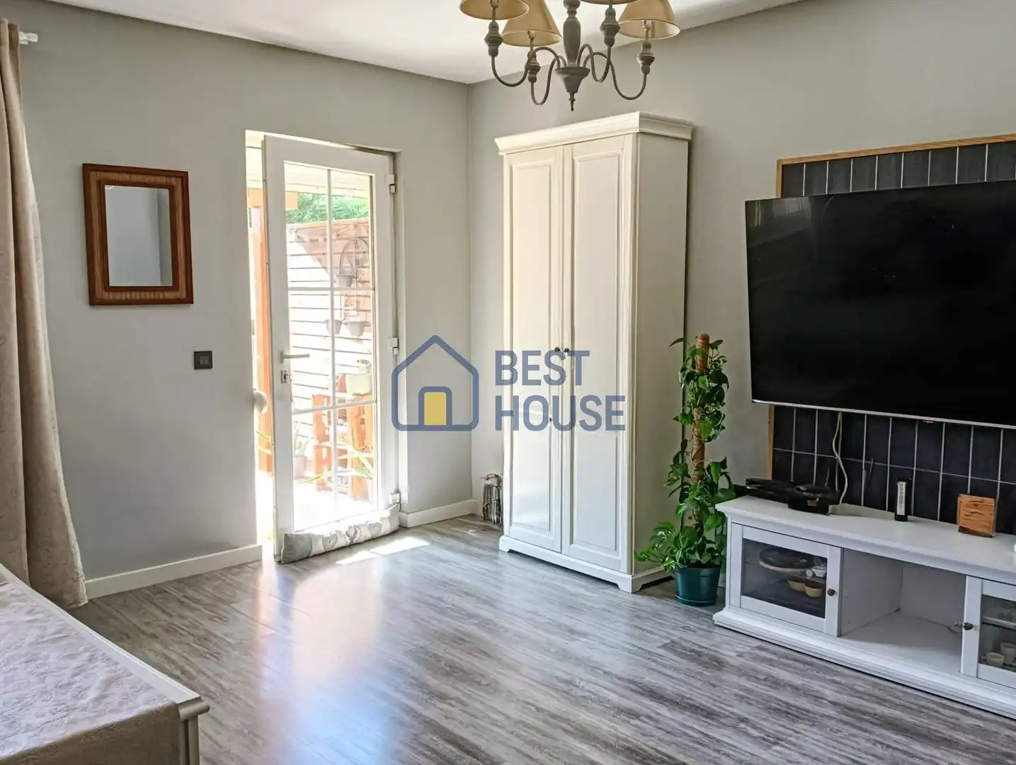 Sala de estar de Casa adosada en venta en Villaquilambre con Calefacción, Piscina y Amueblado