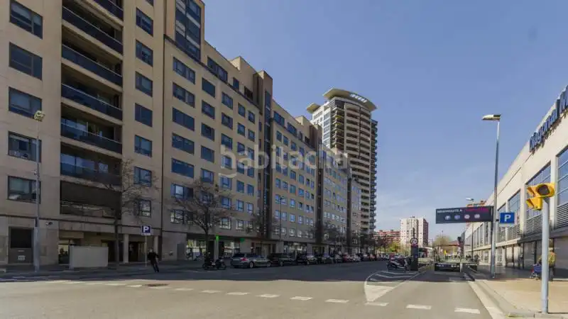 Vista exterior de Àtic en venda en Barcelona amb Aire condicionat, Calefacció i Parquet