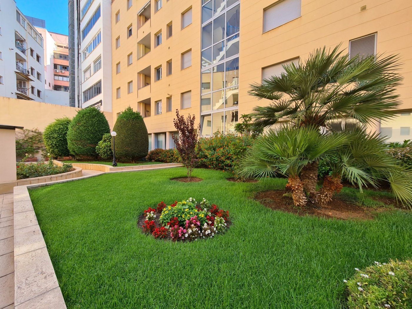 Vista exterior de Pis de lloguer en  Palma de Mallorca amb Aire condicionat, Calefacció i Jardí privat