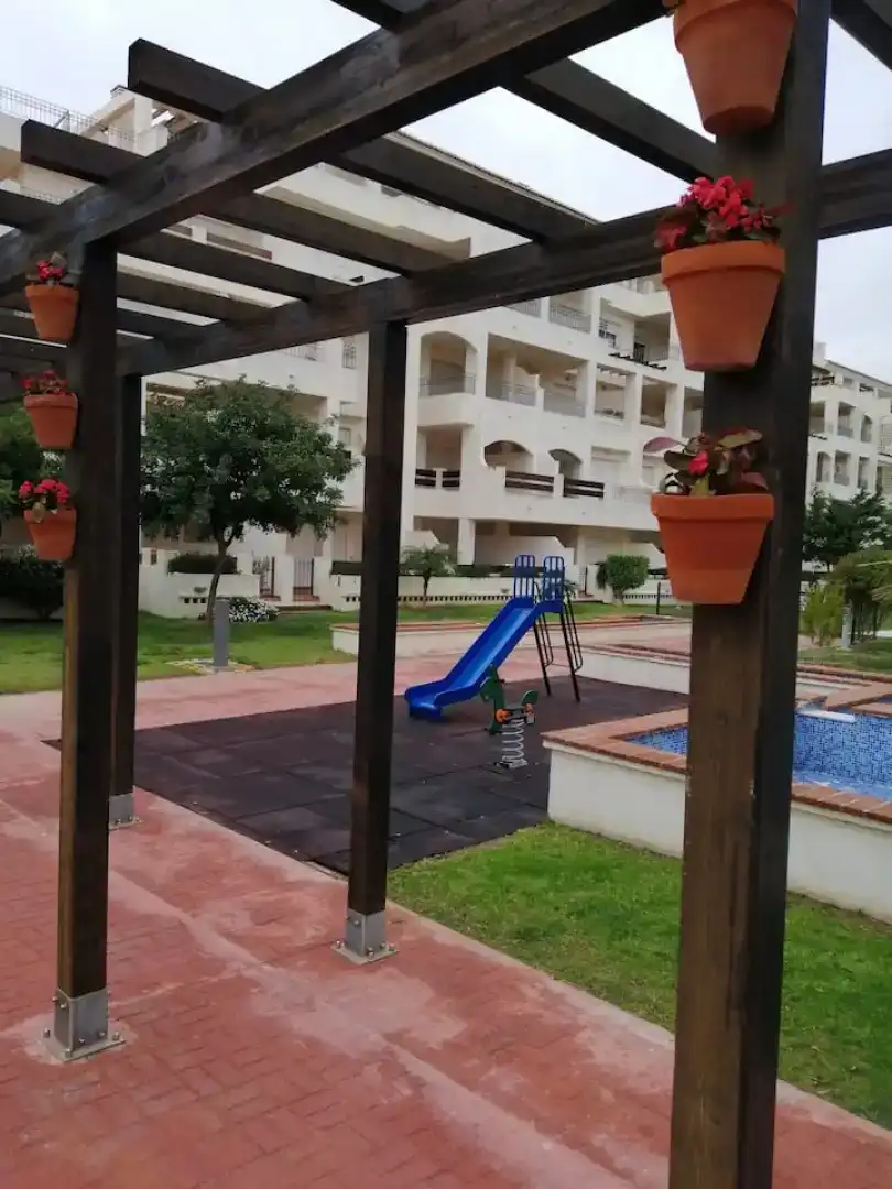 Terrasse von Wohnungen zur Miete in Roquetas de Mar mit Klimaanlage, Schwimmbad und Balkon