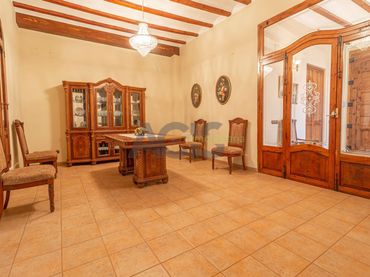 Casa con balcón en venta en Plaza Cervantes