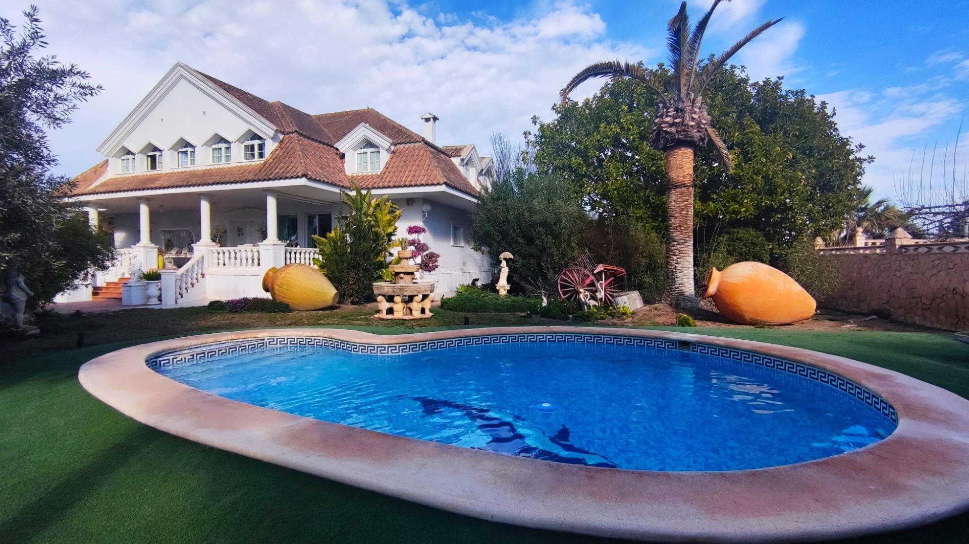 Piscina de Casa o xalet en venda en San Vicente del Raspeig / Sant Vicent del Raspeig amb Aire condicionat, Calefacció i Jardí privat