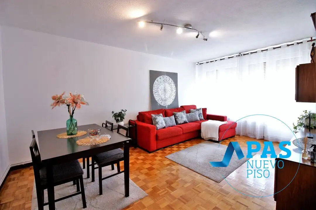 Sala de estar de Piso en venta en Santander con Calefacción, Trastero y Amueblado
