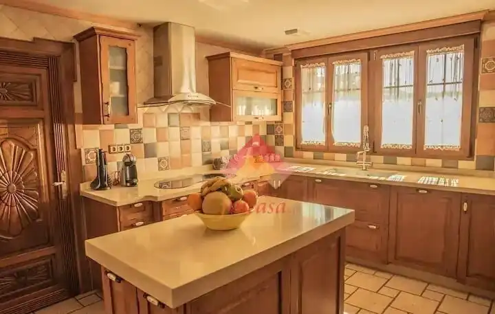 House with terrace for sale in Arriate