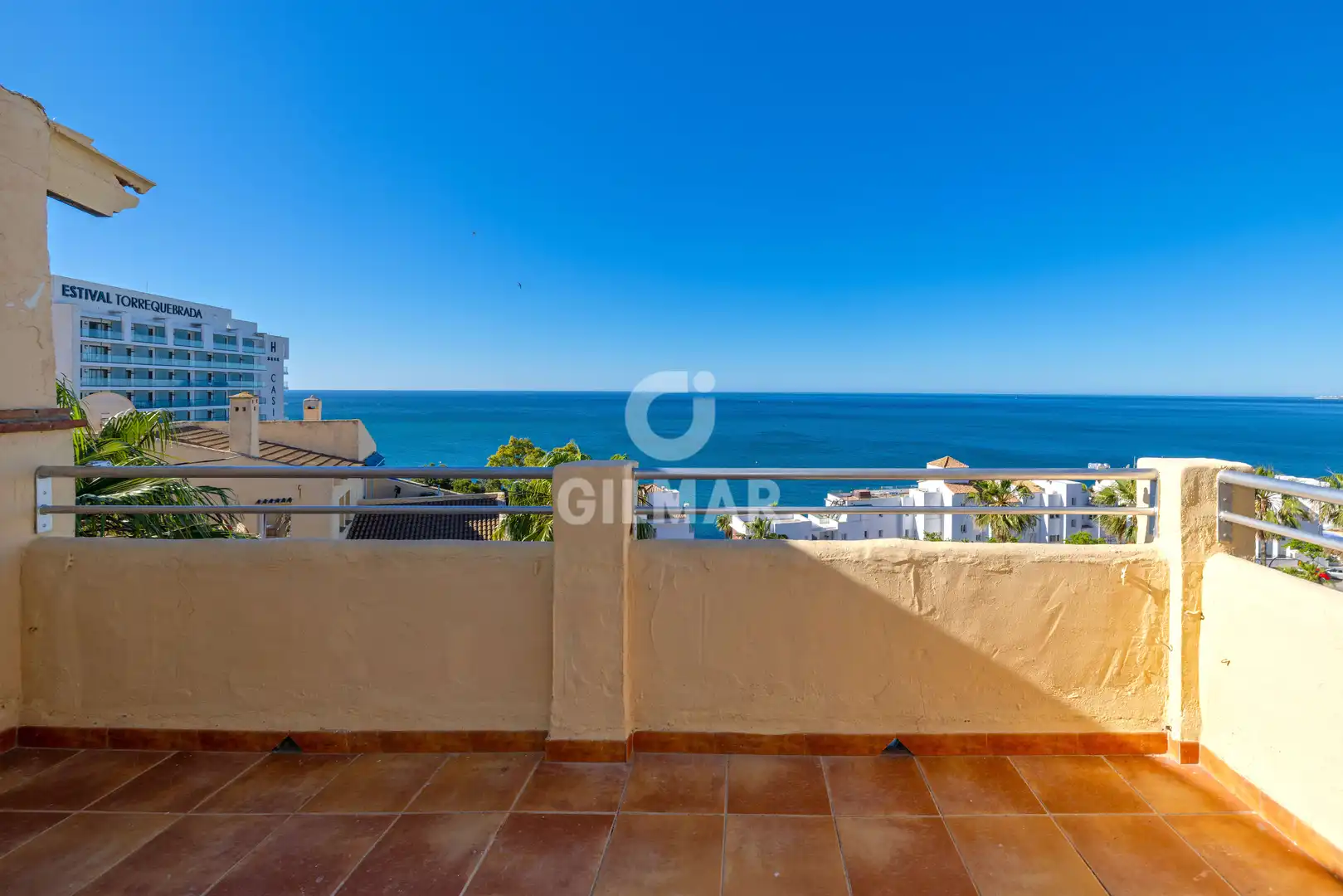 Außenansicht von Wohnung zum Verkauf in Benalmádena mit Heizung, Privatgarten und Abstellraum