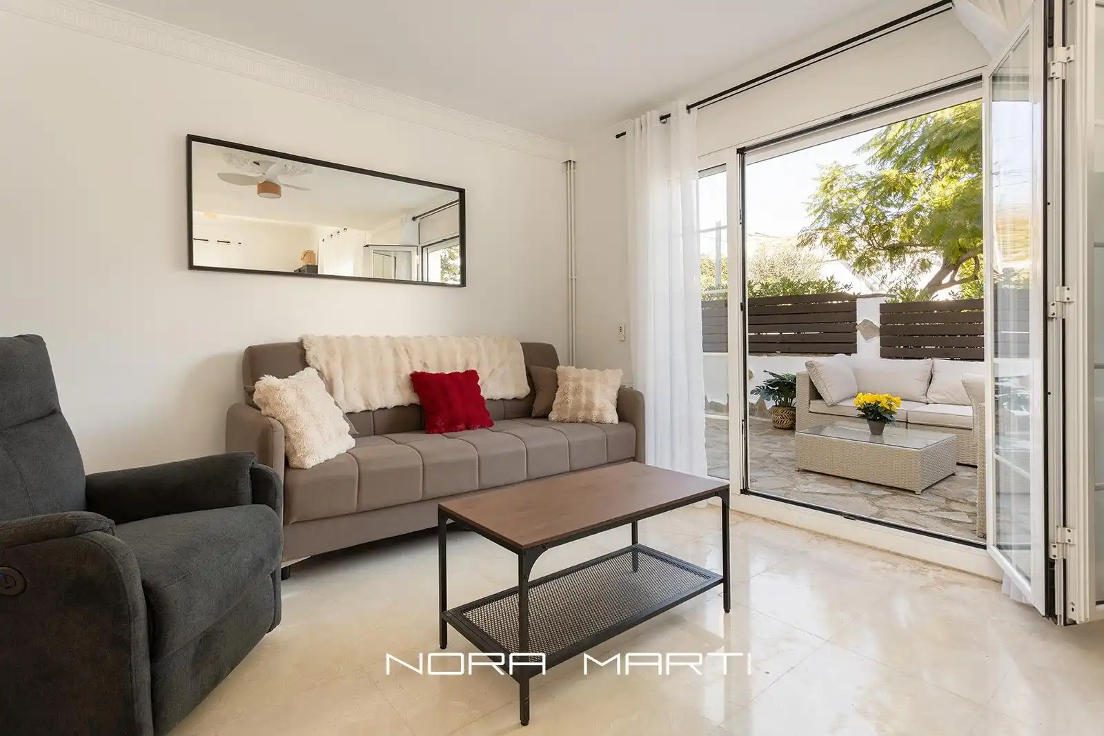 Sala de estar de Casa o chalet en venta en Sant Just Desvern con Aire acondicionado, Calefacción y Jardín privado