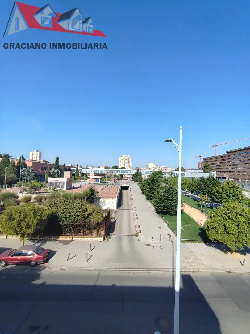Adossat amb terrassa en venda a Facultad de Medicina