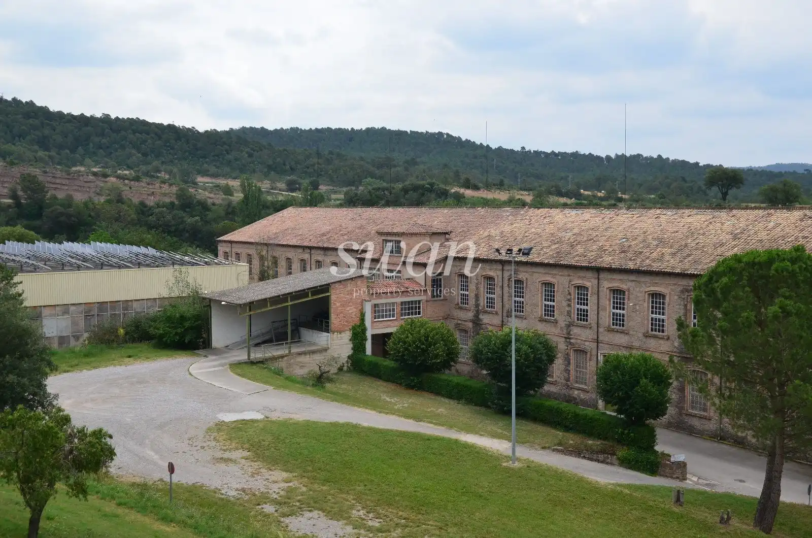 Vista exterior de Nau industrial de lloguer en Puig-reig