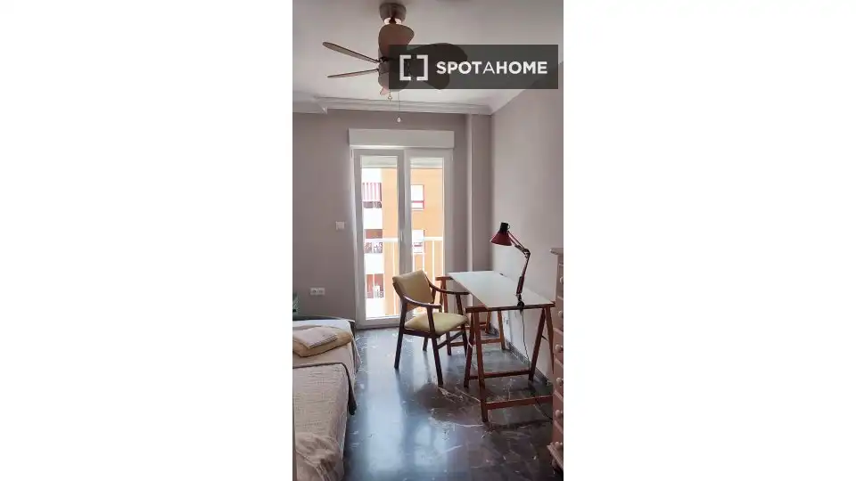 Bedroom of Flat for share in Málaga  with Air Conditioner, Terrace and Furnished