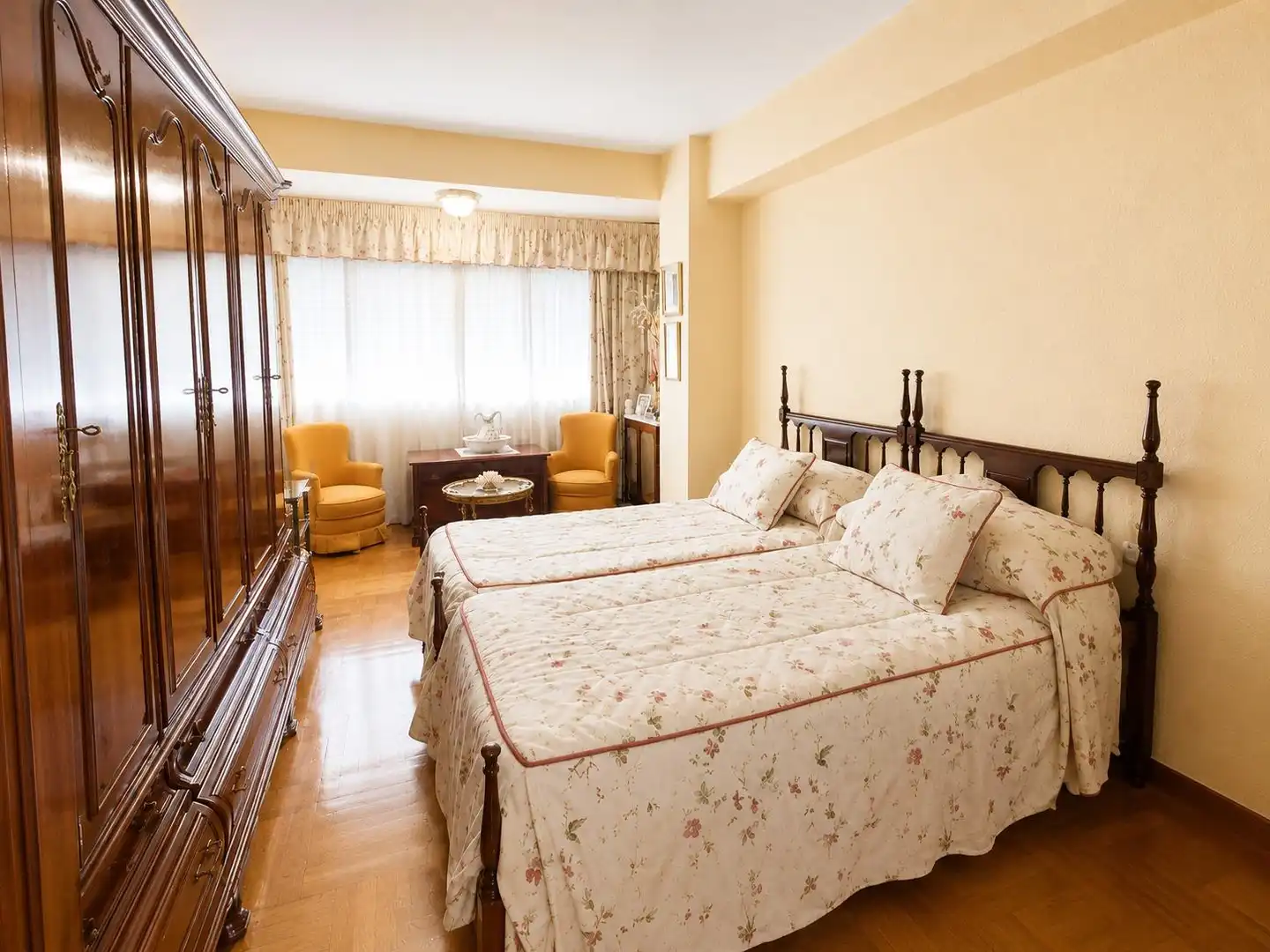 Habitación de Piso en venta en Granada con Jardín privado, Parquet y Piscina comunitaria