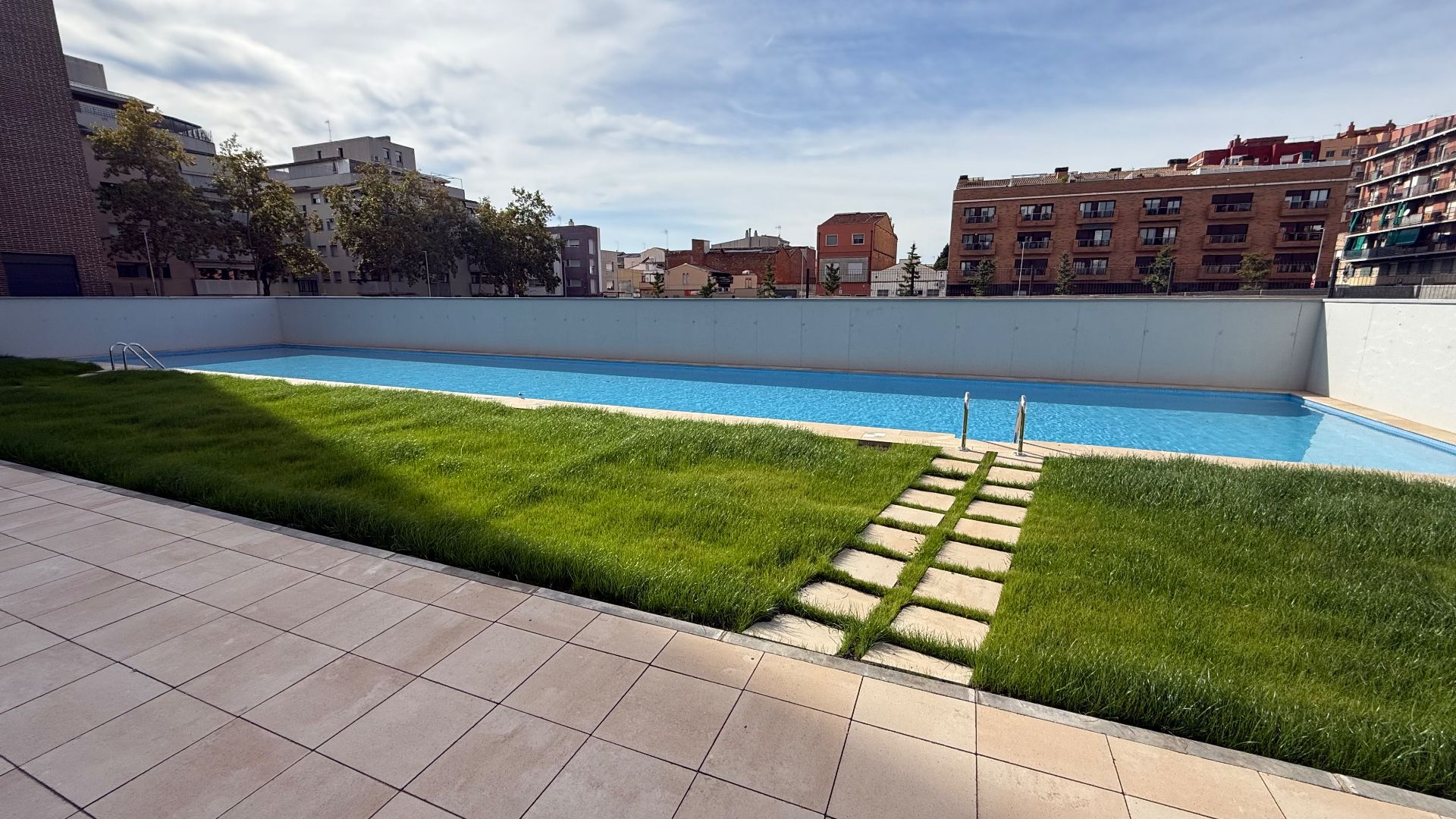 Swimming pool of Flat to rent in Sabadell  with Air Conditioner, Heating and Parquet flooring
