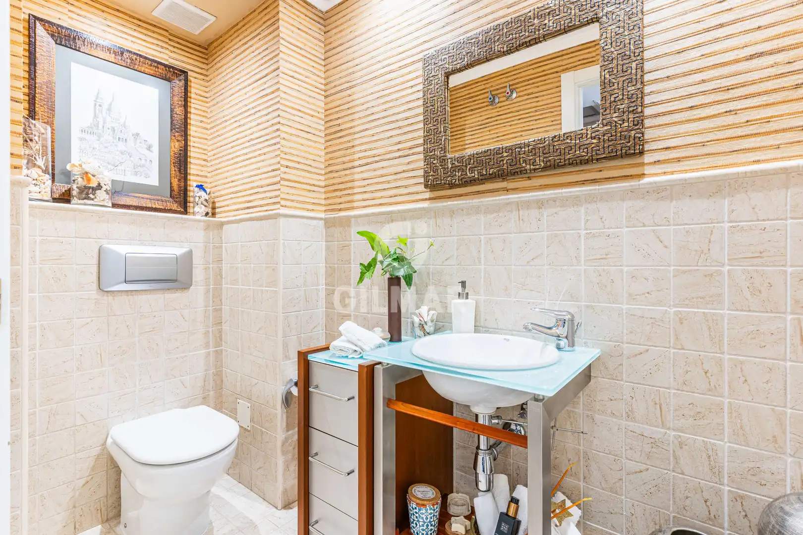 Baño de Casa adosada en venta en Boadilla del Monte con Calefacción, Jardín privado y Piscina