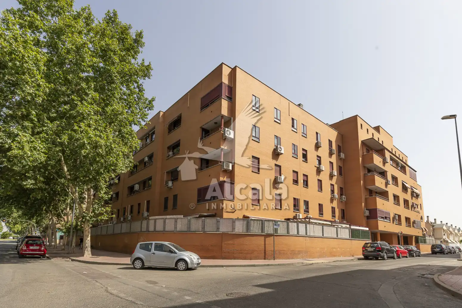 Vista exterior de Pis en venda en Alcalá de Henares amb Calefacció, Traster i Piscina