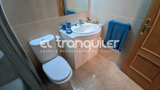 Bathroom of Flat for rent in Madrid  with Air Conditioner, Swimming Pool and Washing machine