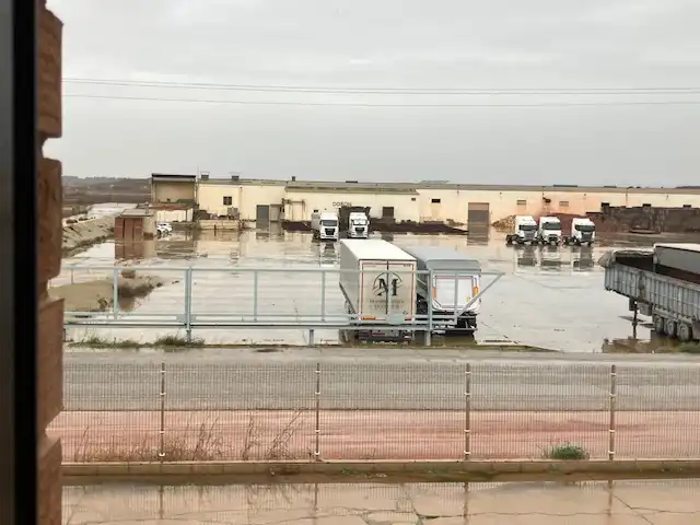 Außenansicht von Fabrikhallen zum Verkauf in Alcolea de Cinca