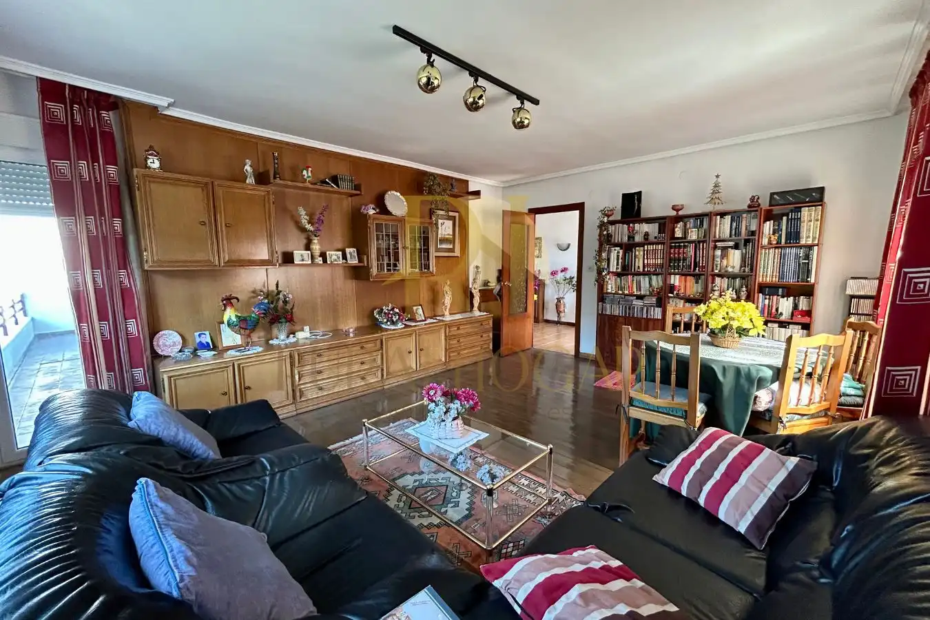 Sala d'estar de Casa o xalet en venda en Torre del Bierzo amb Terrassa i Moblat