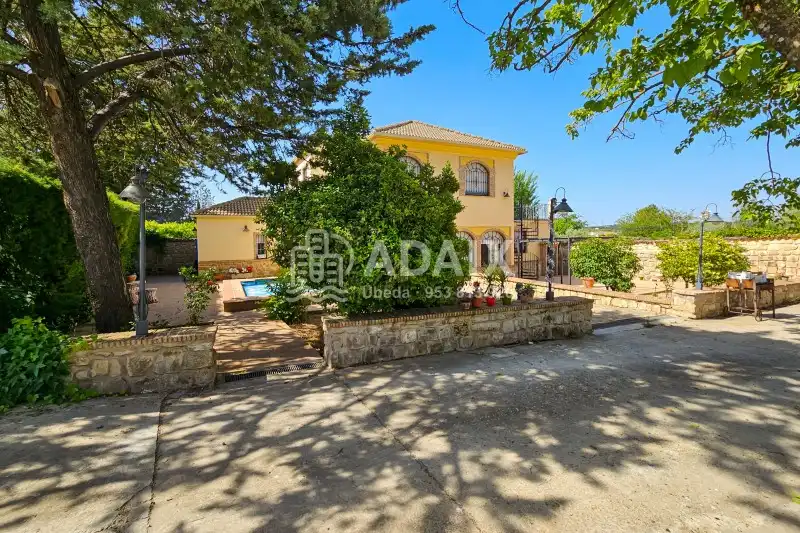 Exterior view of Houses for sale in Úbeda  with Air Conditioner, Heating and Terrace