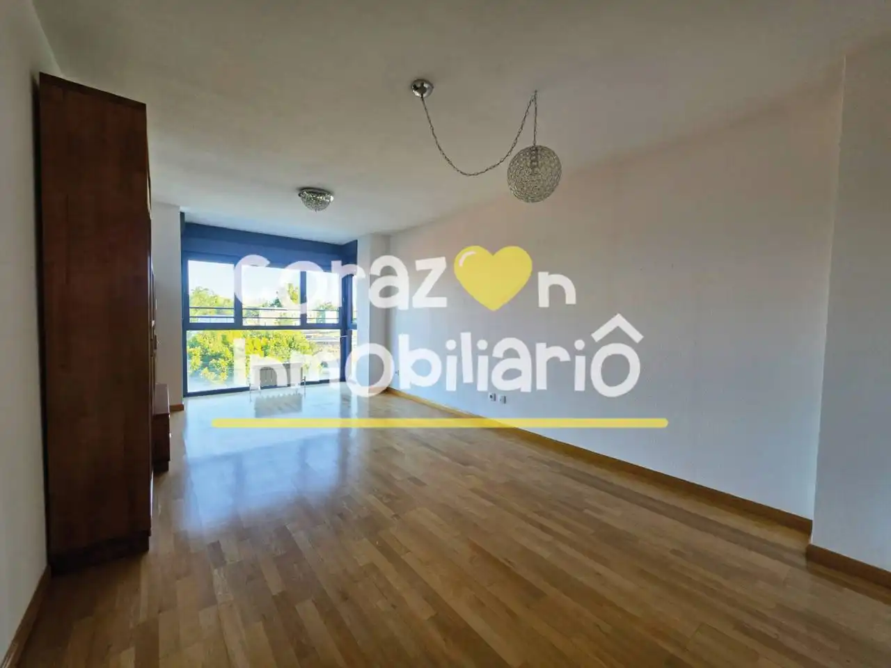 Living room of Flat for sale in Madrid  with Heating, Parquet flooring and Storage room