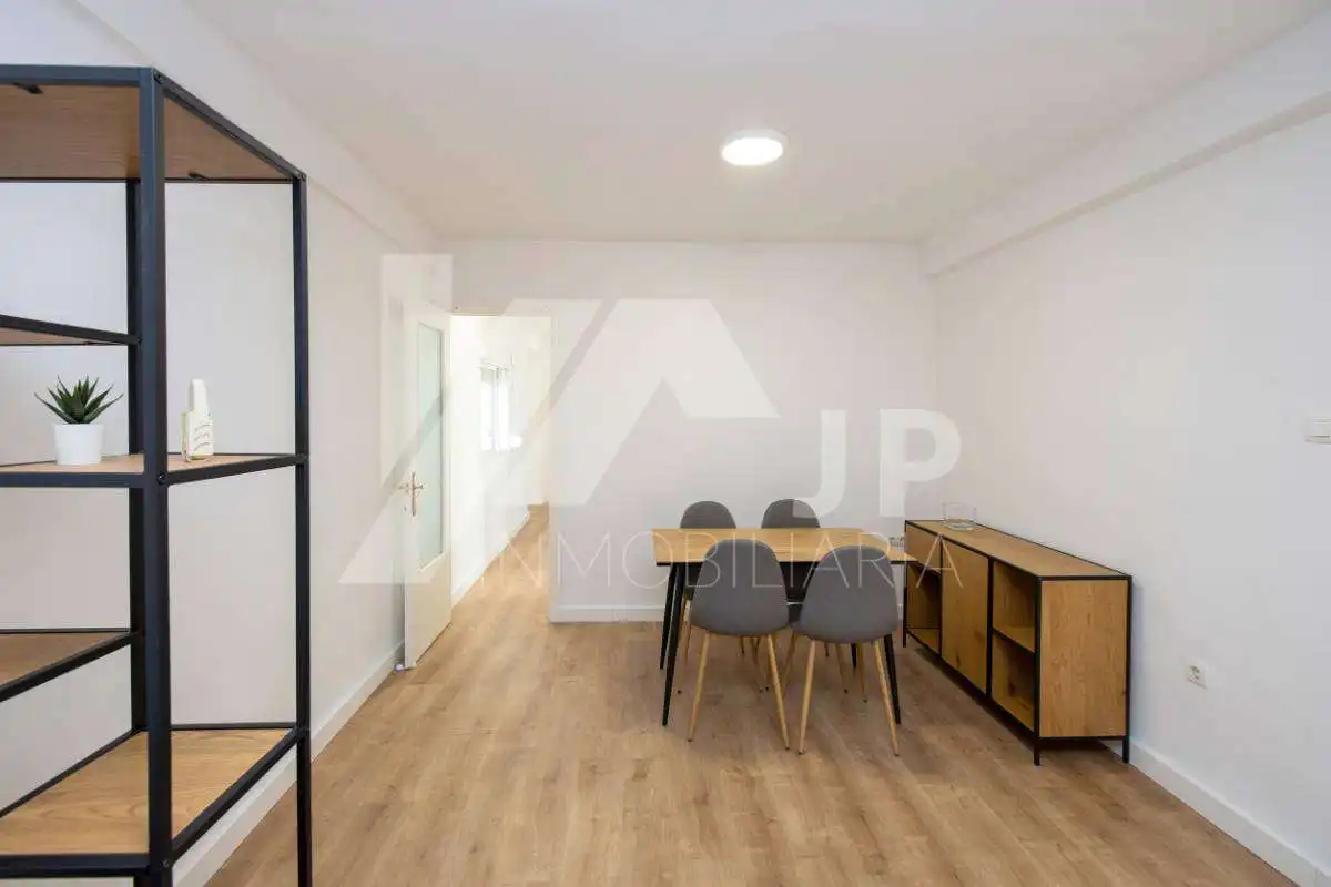 Habitación de Piso de alquiler en Granada con Aire acondicionado, Amueblado y Lavadora