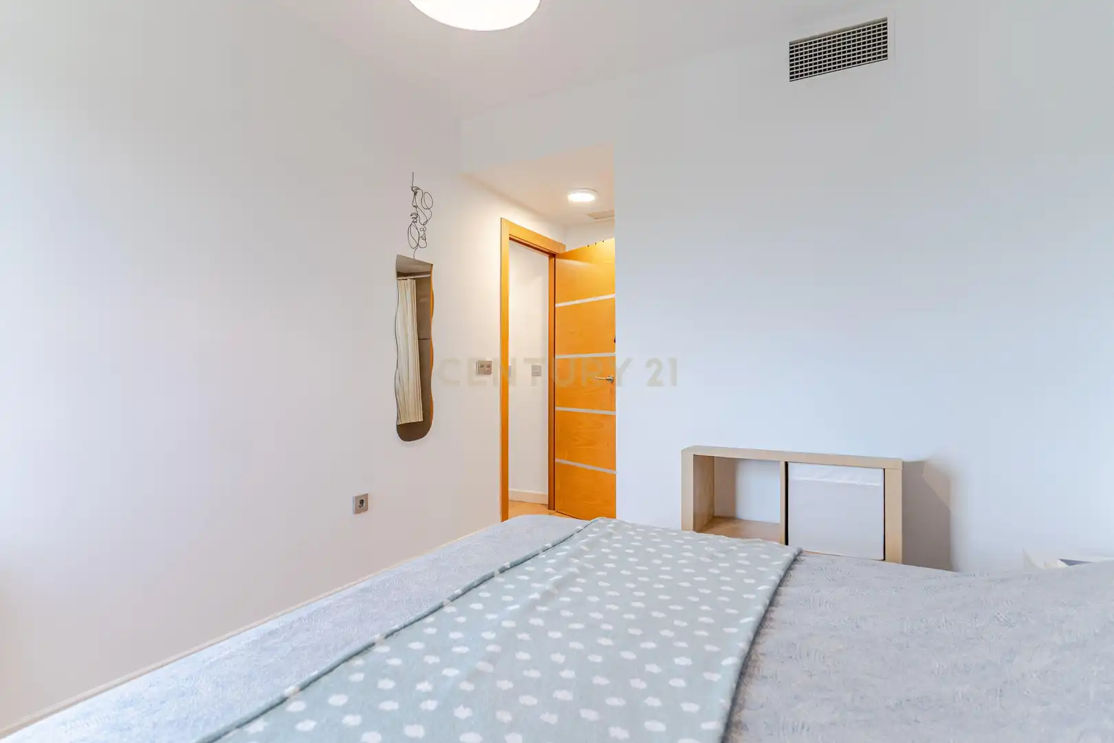 Habitación de Piso en venta en Granada con Jardín privado, Trastero y Piscina comunitaria