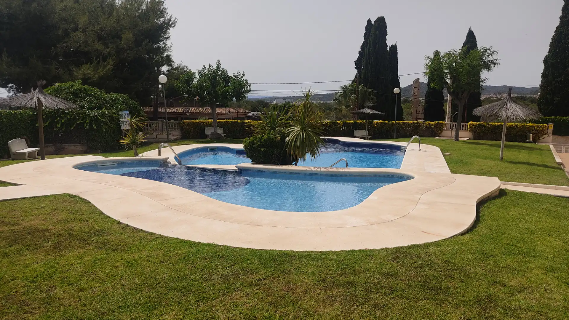 Maison mitoyenne avec terrasse à louer à Carrer del Vallespir