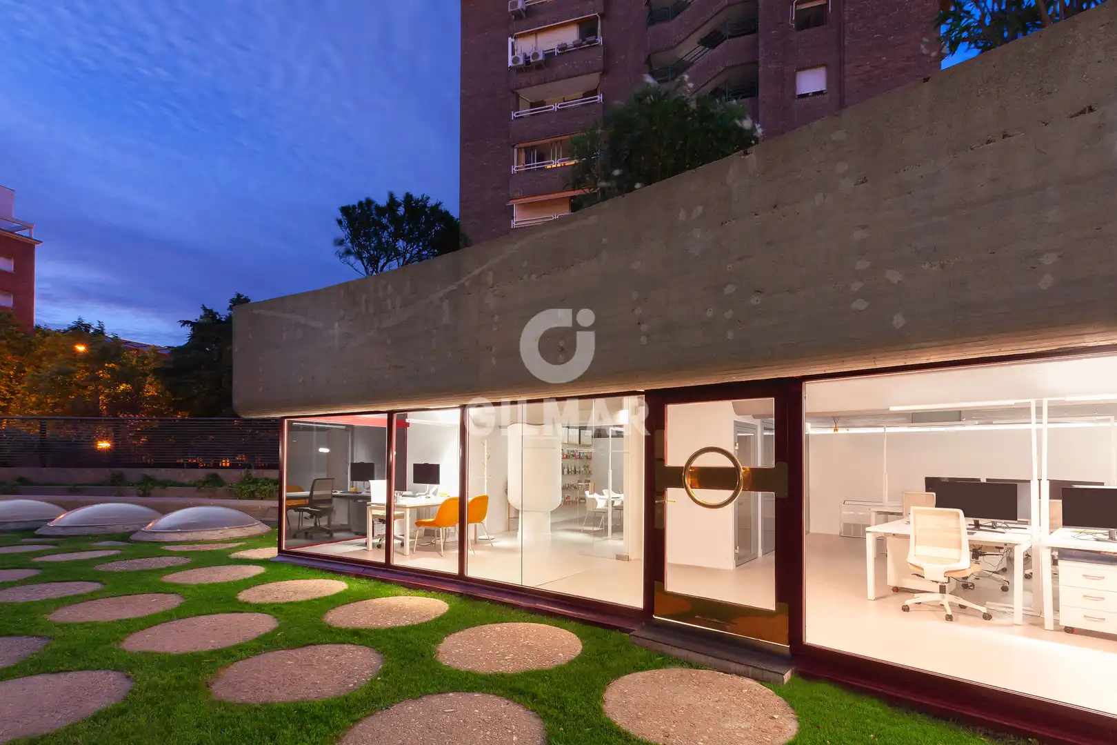 Vista exterior de Local en venta en Madrid con Calefacción