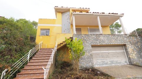 SE VENDA CASA UNIFAMILIAR EN CUBELLES, ZONA MAS TRADER