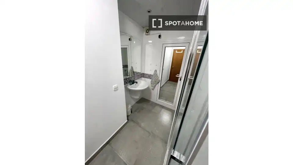 Baño de Piso para compartir en Cerdanyola del Vallès con Aire acondicionado, Calefacción y Terraza